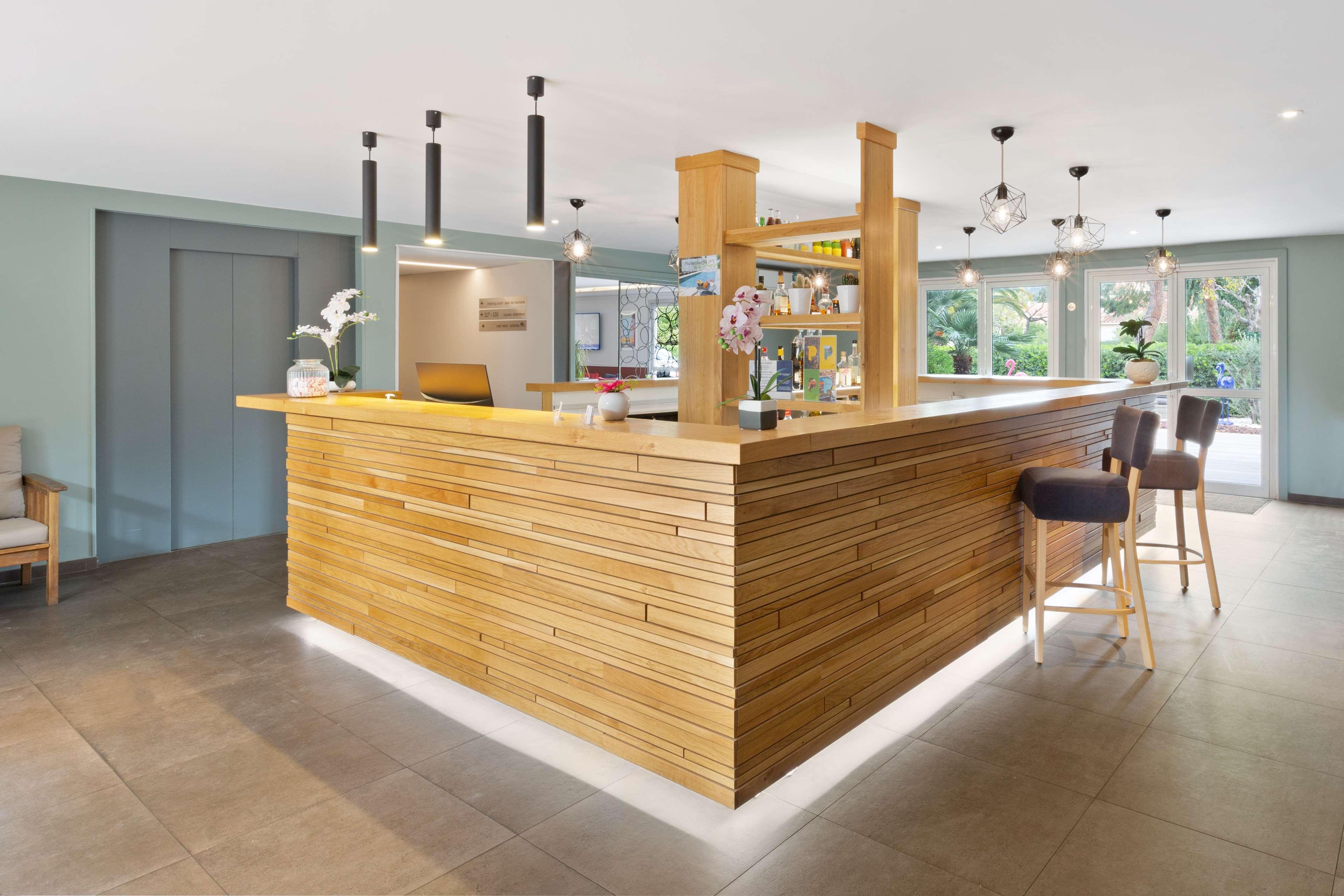 Spark By Hilton Bush Intercontinental Airport Hotel 3*
