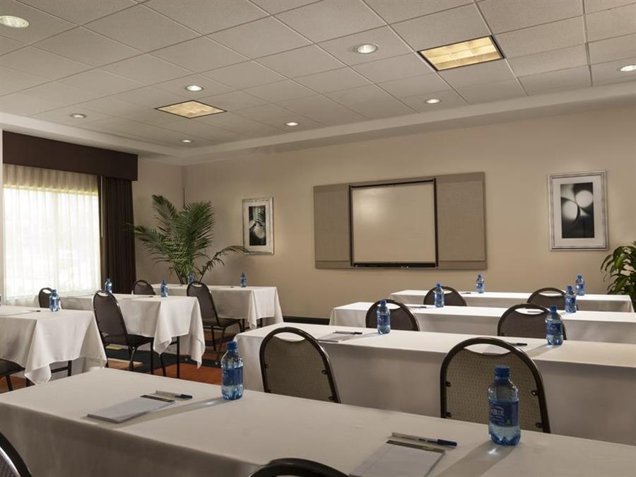 Hotel Spark By Hilton Bush Intercontinental Airport